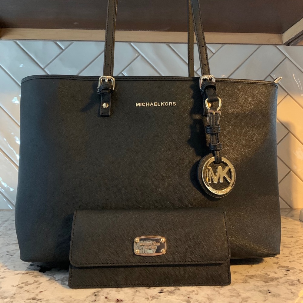 Michael Kors Tote & Wallet!!